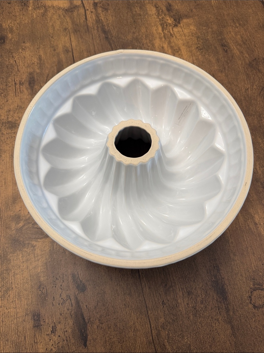 Williams Sonoma Vintage Retired White Glazed Stonewear Swirl Bundt Cake Pan NEW!